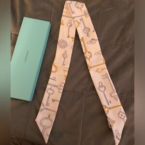NWT. Tiffany&Co Silk White Scarf Tie/ Twilly Silver Gold Keys Charms